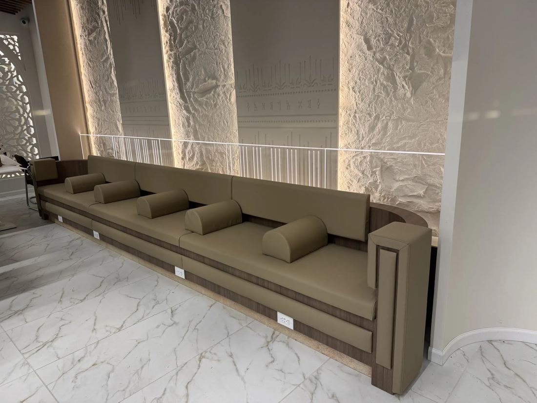 Coffee shop U-shape silver Moroccan motif seating